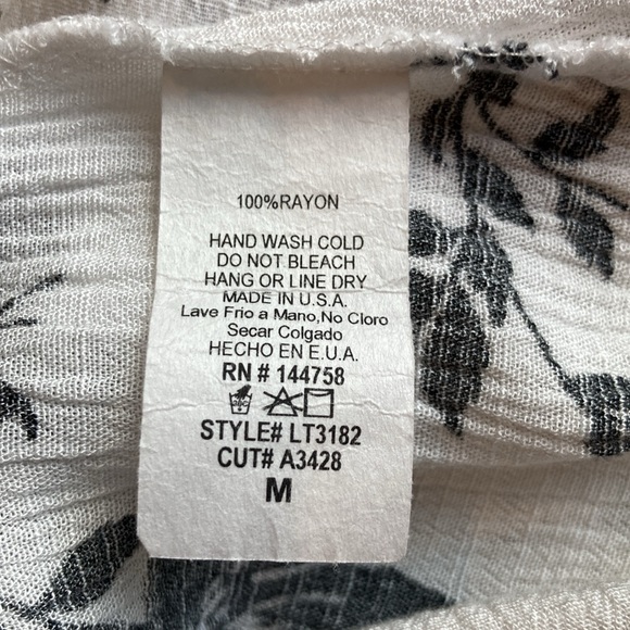 Lime n Chili bell sleeve top. Size Medium. - Picture 10 of 10